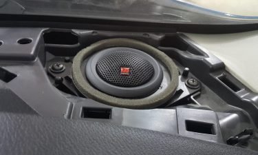 Установка автозвука на MAZDA CX-5 в Сочи
